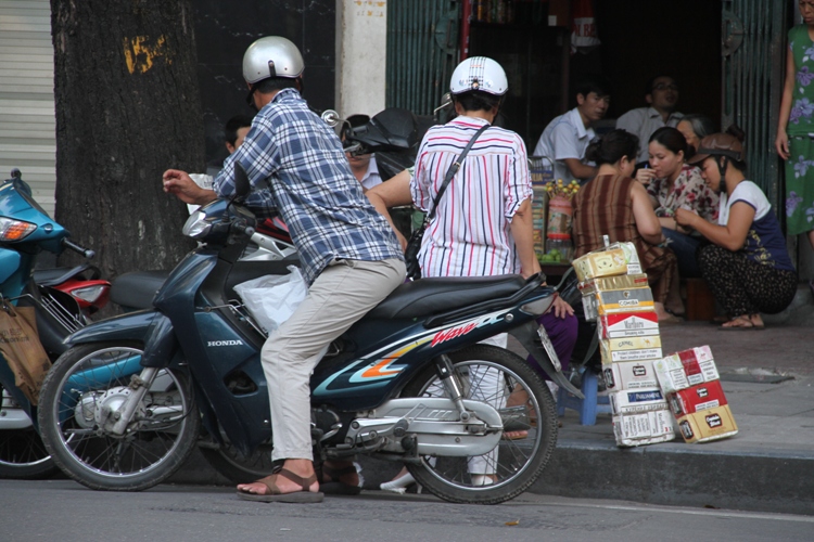 Cấm bán lẻ thuốc lá: 3 quầy không, 1 quầy có